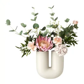 Kink vase with flowers by muuto